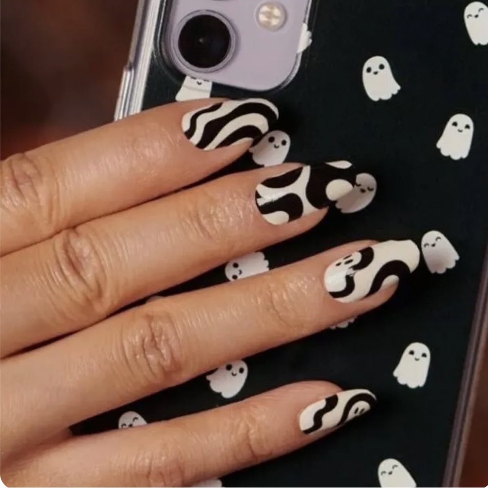 *Retired* Color Street: Feeling Fab-boo-lous | Halloween Glow in the Dark Black